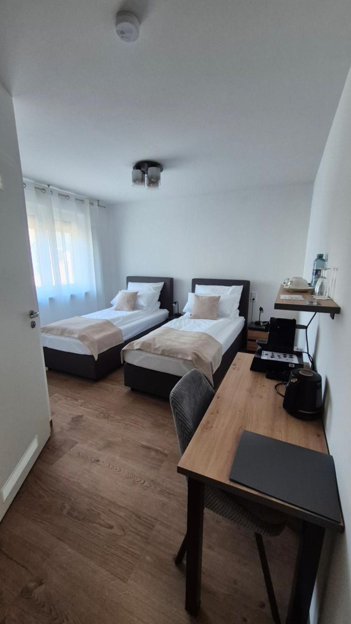 Apartments Seibel Doppel-Zweibettzimmer Mit Bad Reutlingen Buitenkant foto