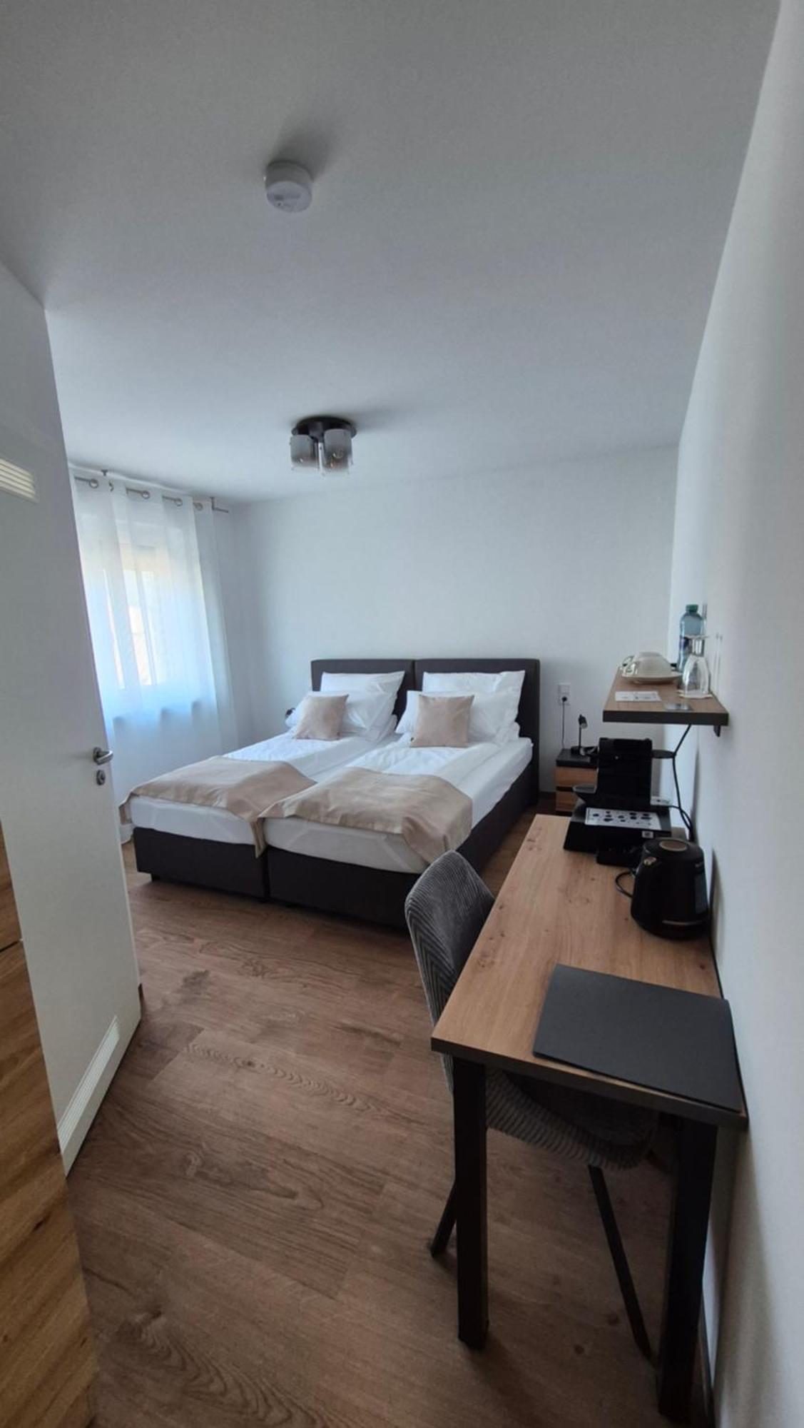 Apartments Seibel Doppel-Zweibettzimmer Mit Bad Reutlingen Buitenkant foto
