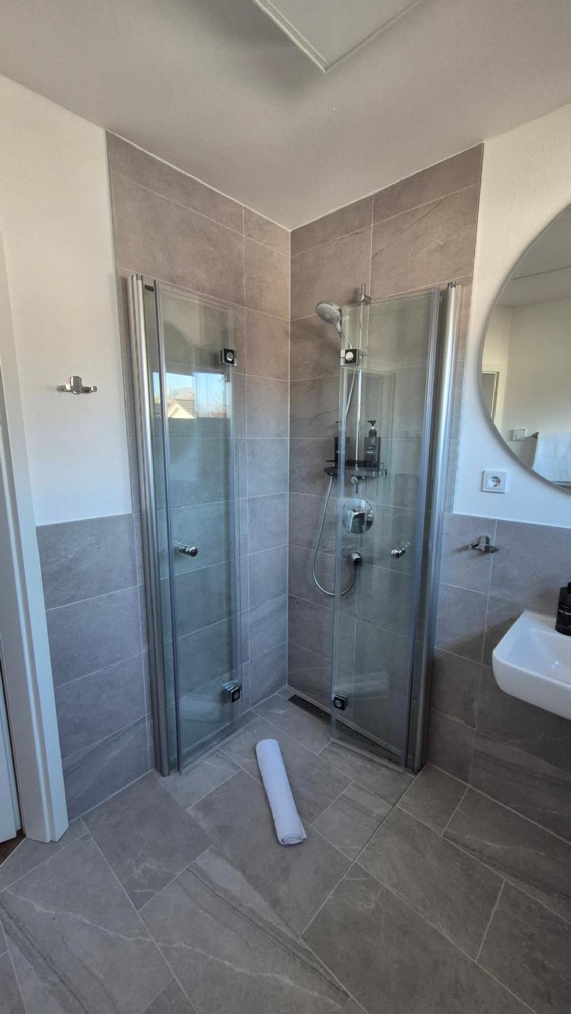Apartments Seibel Doppel-Zweibettzimmer Mit Bad Reutlingen Buitenkant foto