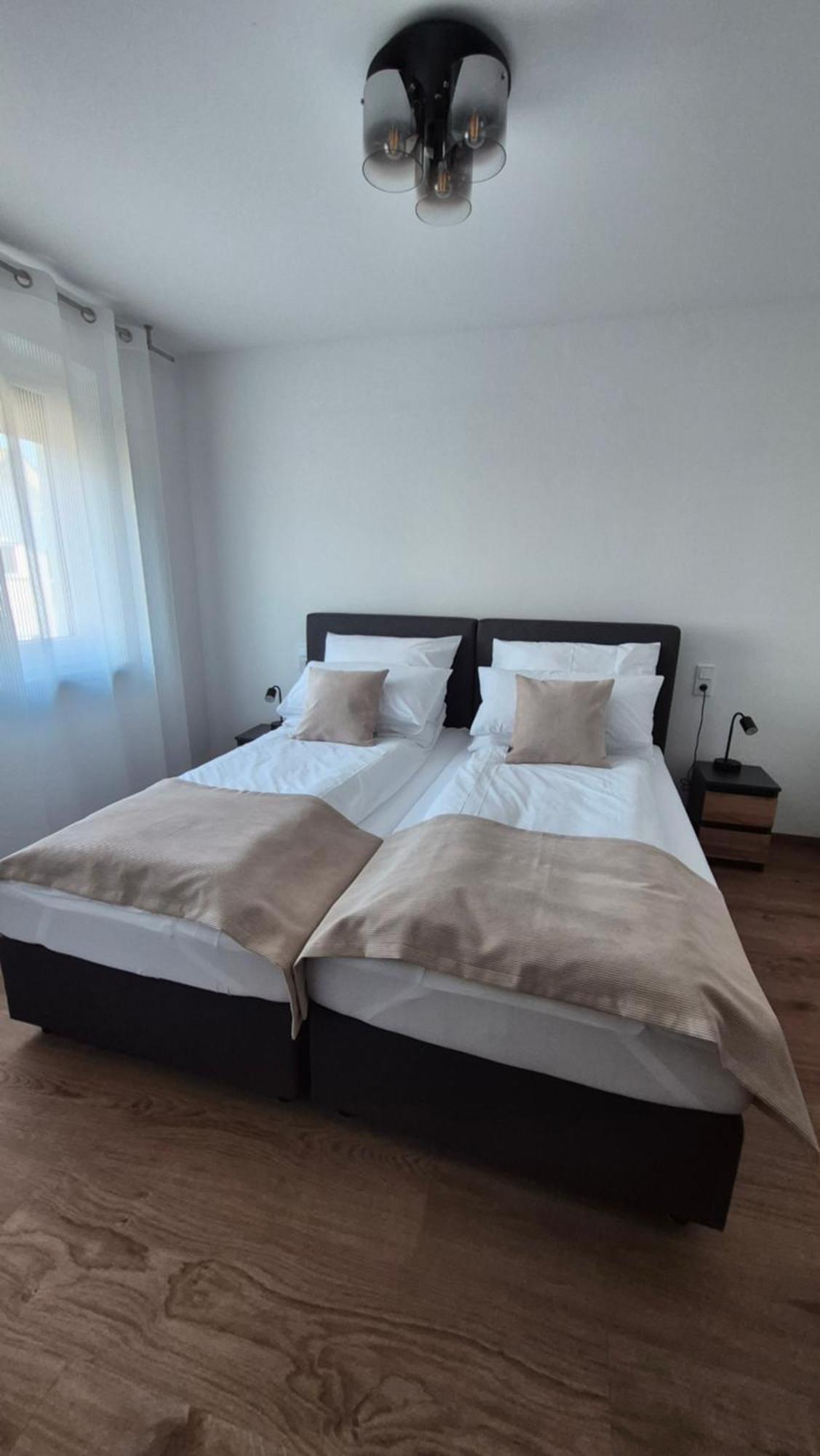 Apartments Seibel Doppel-Zweibettzimmer Mit Bad Reutlingen Buitenkant foto