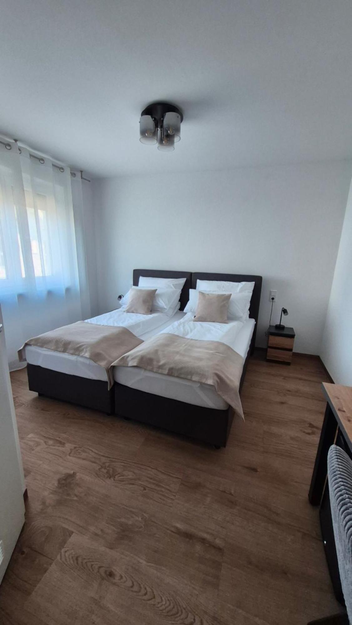 Apartments Seibel Doppel-Zweibettzimmer Mit Bad Reutlingen Buitenkant foto