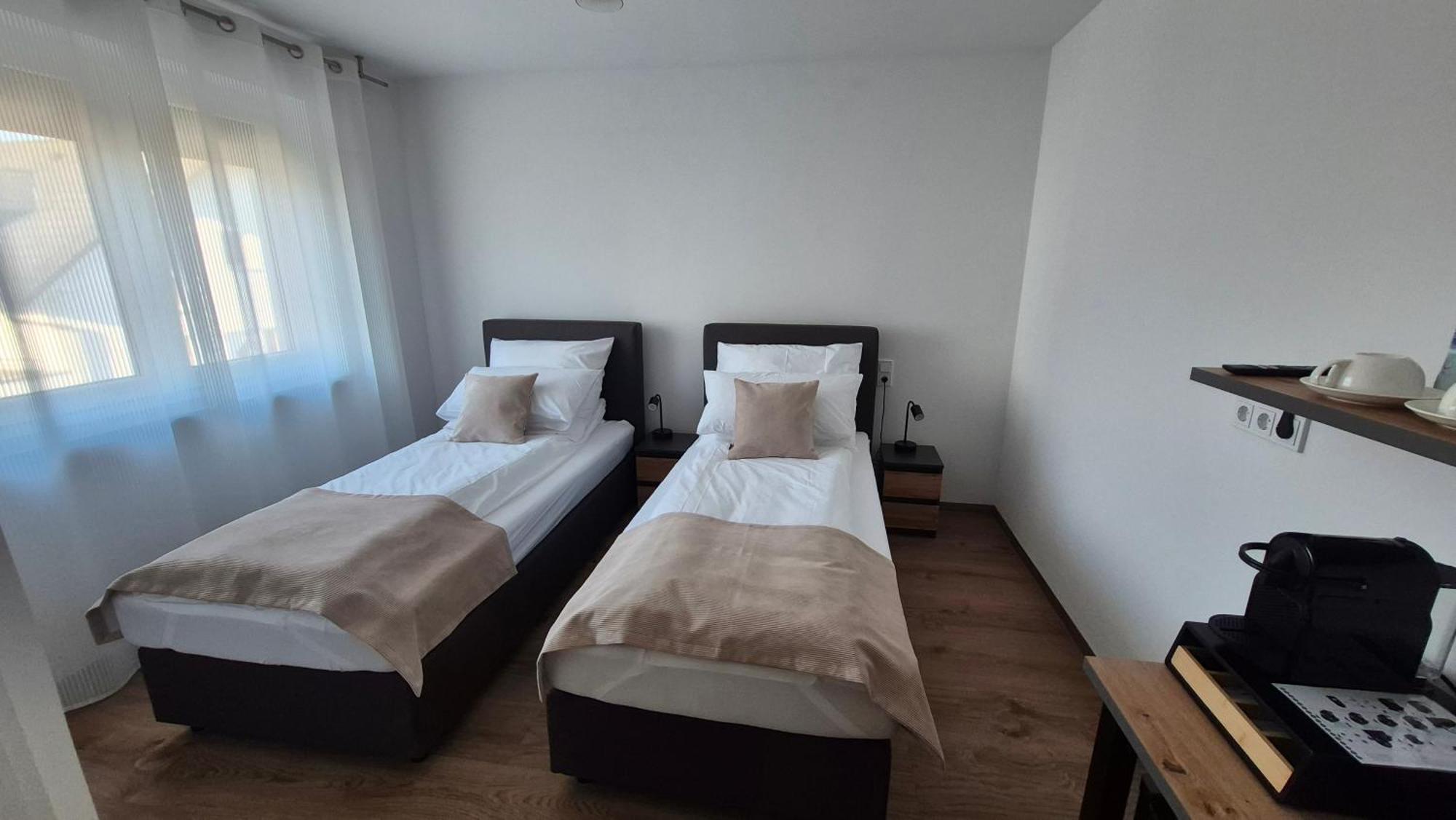 Apartments Seibel Doppel-Zweibettzimmer Mit Bad Reutlingen Buitenkant foto