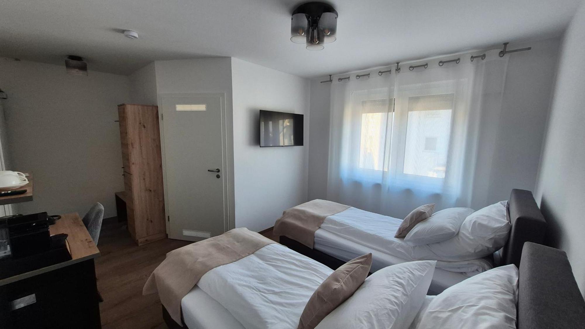 Apartments Seibel Doppel-Zweibettzimmer Mit Bad Reutlingen Buitenkant foto