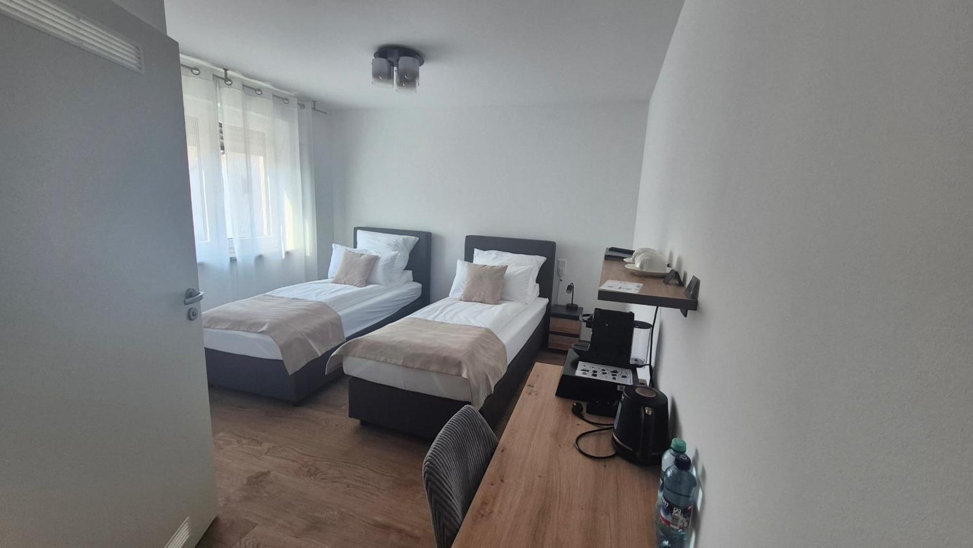Apartments Seibel Doppel-Zweibettzimmer Mit Bad Reutlingen Buitenkant foto